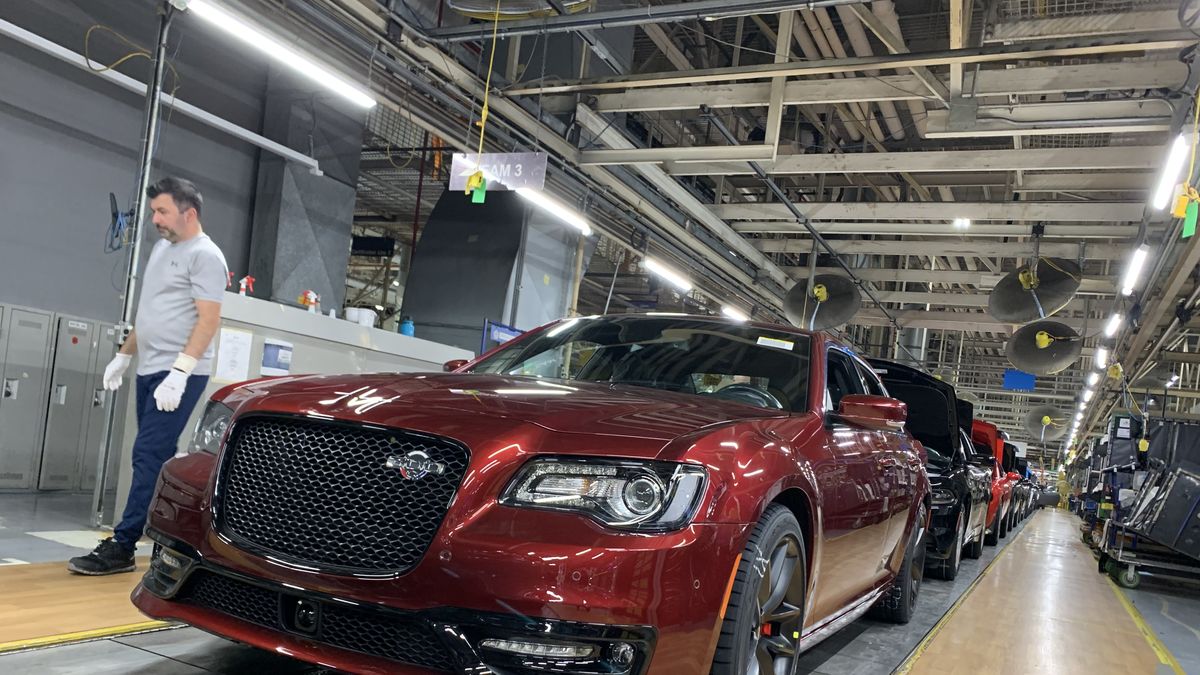 The Chrysler 300 roars into history after one last Dream Cruise