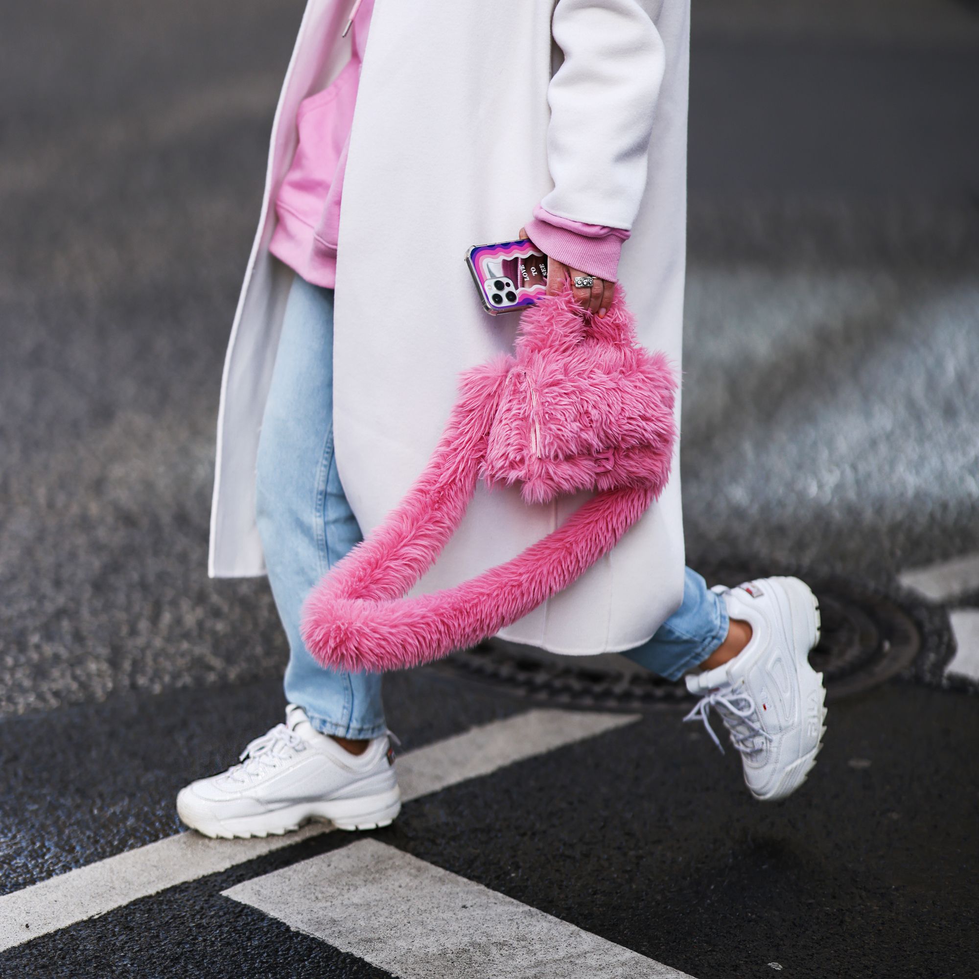 10 chic ways to wear your white sneakers with style | You
