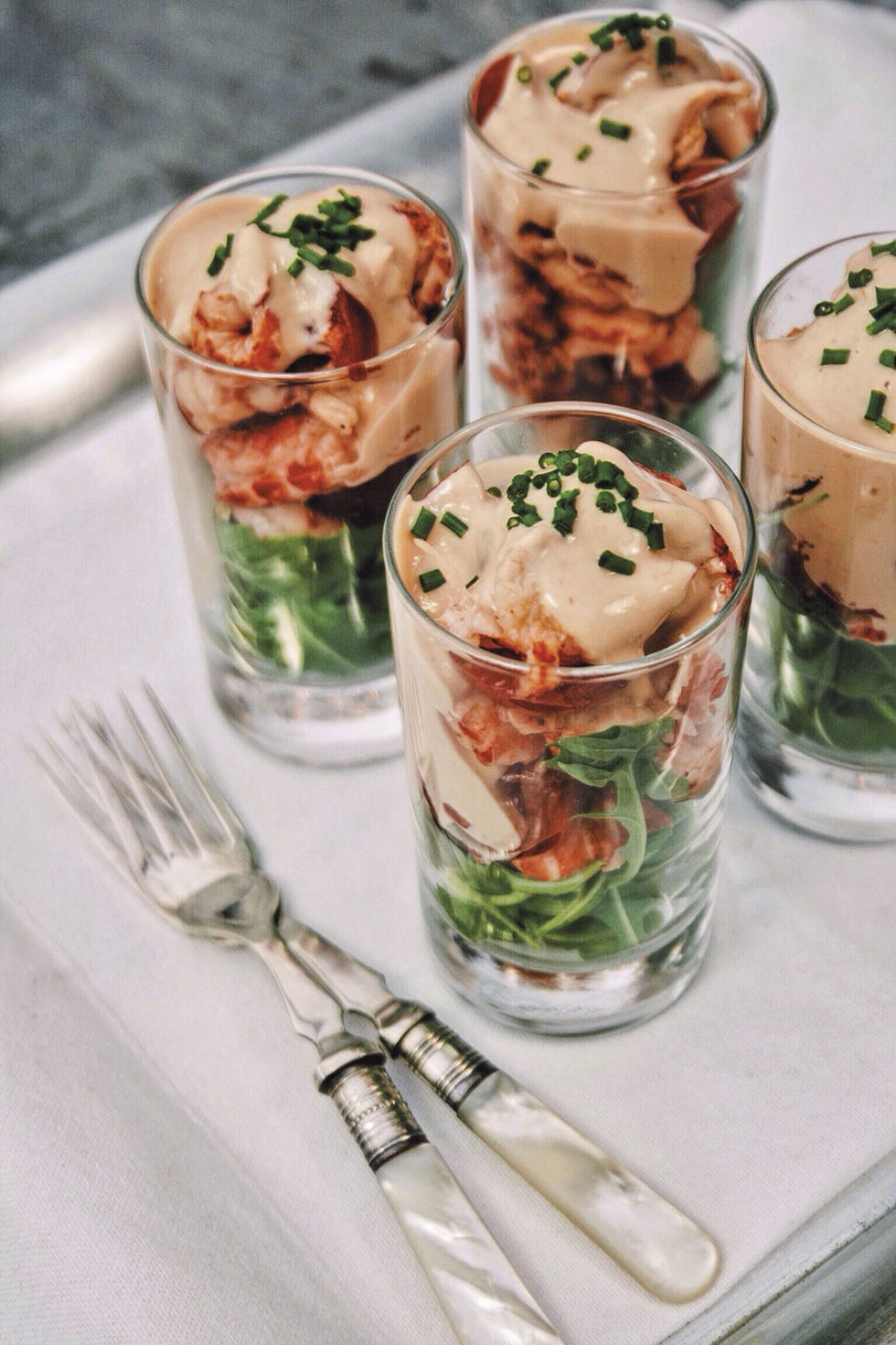 aperitivos de navidad chupitos de camarones y rúcula