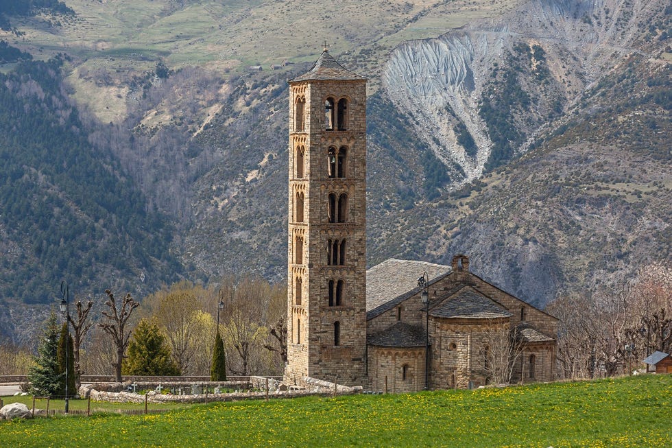 In het kerkje Sant Climent in het plaatsje Tall vind je een imposante collectie schilderijen en gerestaureerde frescos die taferelen uit de Bijbel uitbeelden