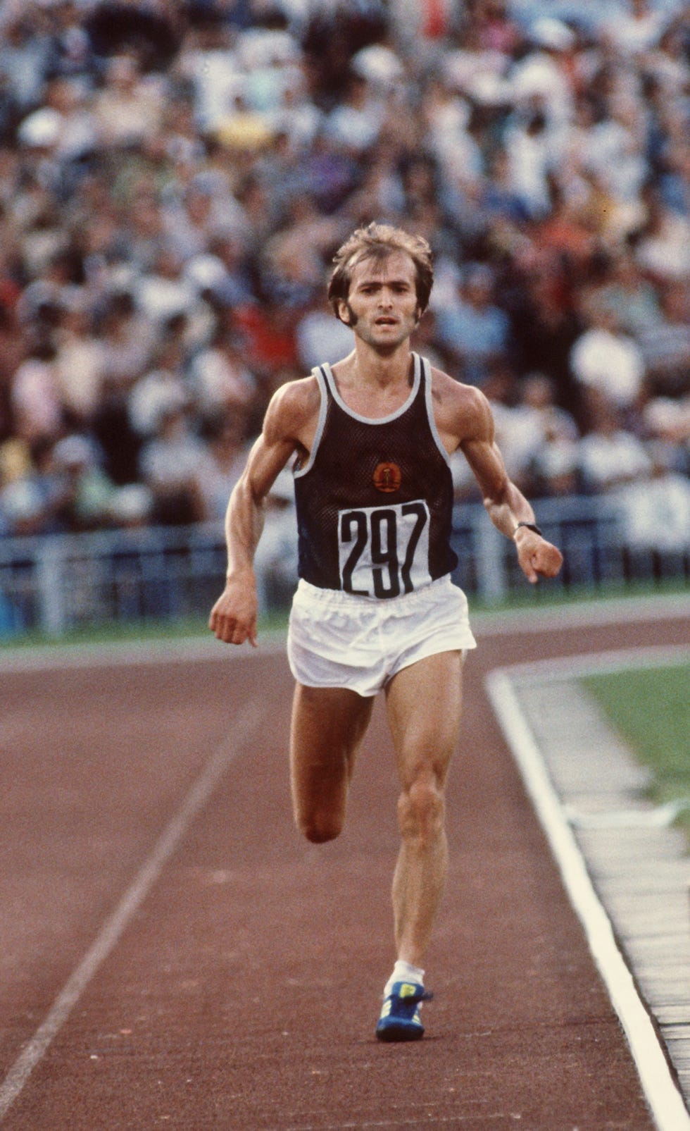 el alemán oriental waldemar cierpinski ganó su segundo oro olímpico consecutivo en maratón en moscú