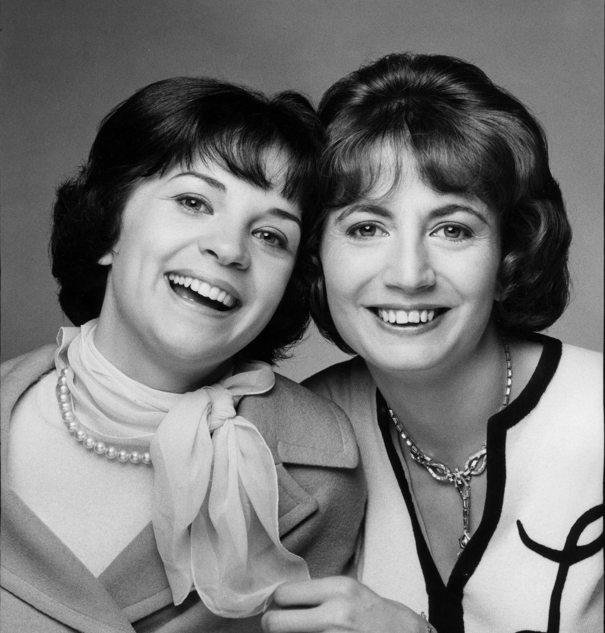 cindy williams, penny marshall promotional photo for 'laverne and shirley'