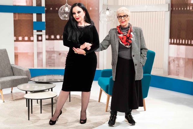 concha velasco y alaska enel plató de cine de barrio, el día en que la vallisoleta se despide del progama