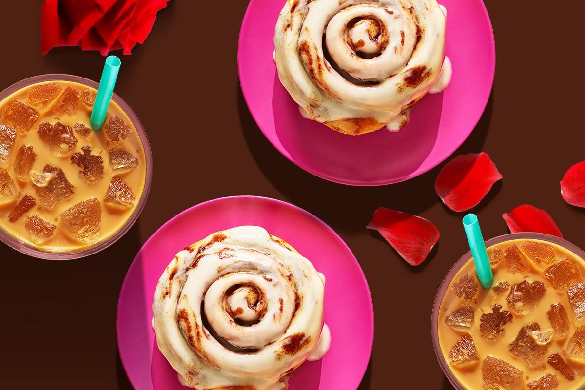 https://hips.hearstapps.com/hmg-prod/images/cinnabon-2023-valentines-day-1-1676315164.jpg