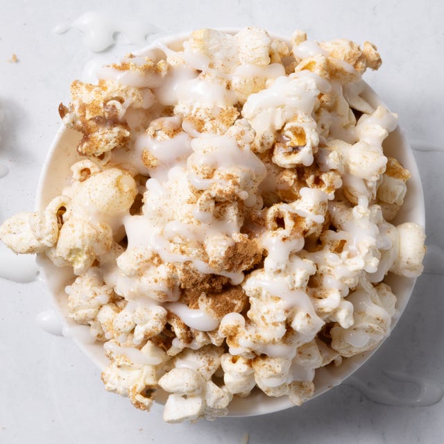 Cinnamon Bun Popcorn popcorn covered in cinnamon and a sugar glaze