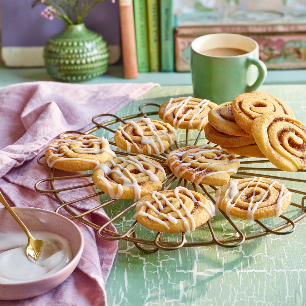 cinnamon roll biscuits