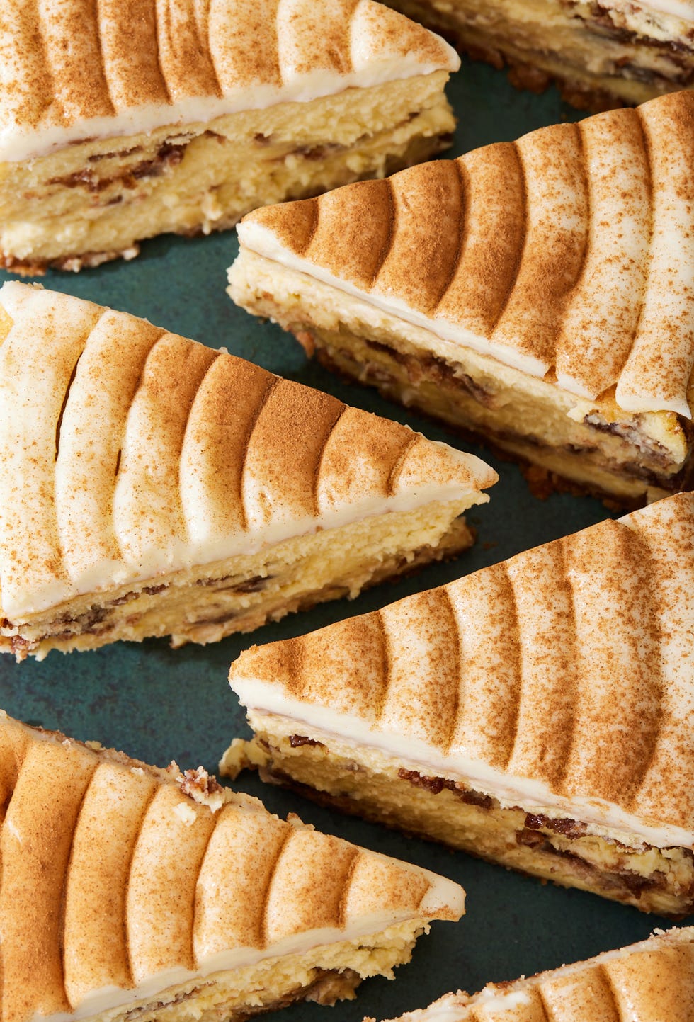 cinnamon roll cheesecake