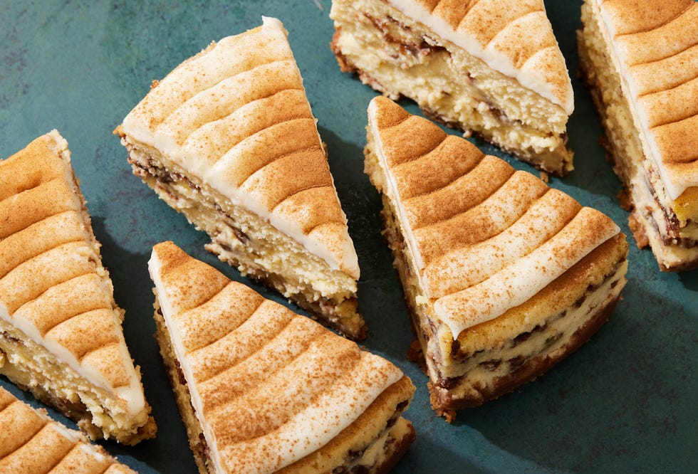 cinnamon roll cheesecake