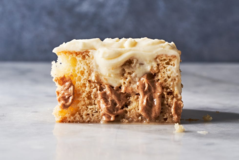 cinnamon roll poke cake