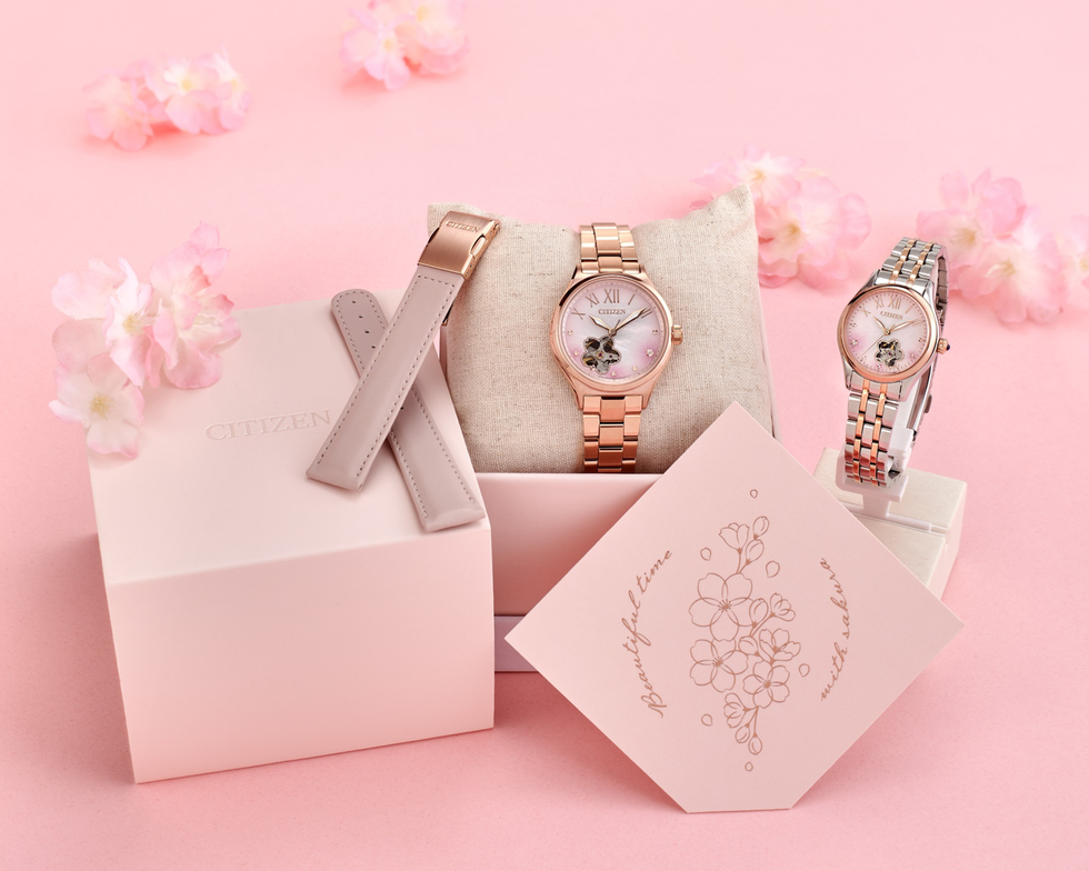 citizen推出以「月光下的櫻花」為靈感的新作，讓我們有機會獻上一只唯美櫻花限定機械女錶，感謝如盛開的櫻花樹般，對我們付出溫柔關愛的媽媽