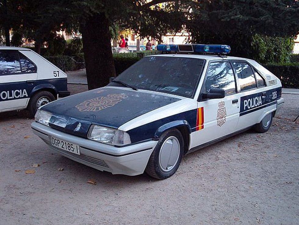 Land vehicle, Vehicle, Car, Citroën bx, Snapshot, Sedan, Police car, Police, Classic car, Coupé, 