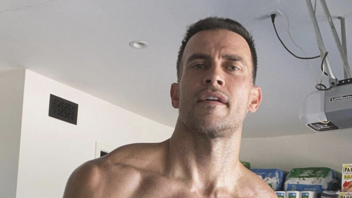 1168px x 657px - Cheyenne Jackson Looks Jacked in a New Shirtless Thirst Trap