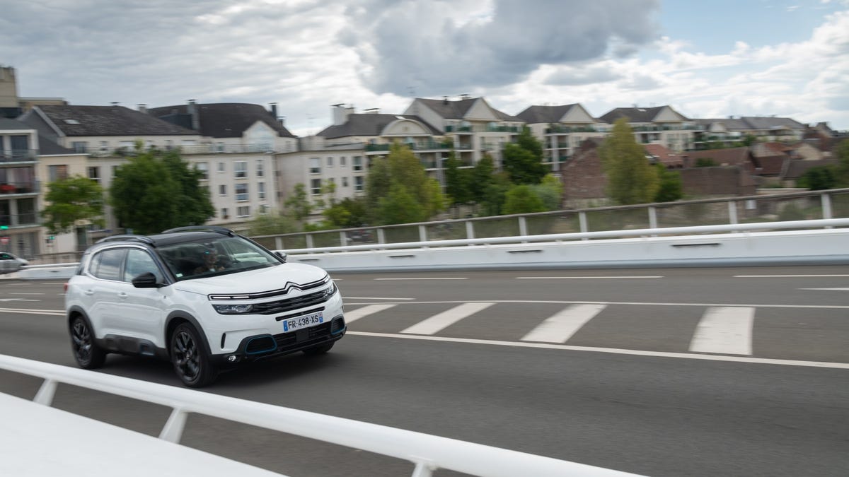 Citroën C5 Aircross Hybrid: motores, equipamiento y precios - Carnovo