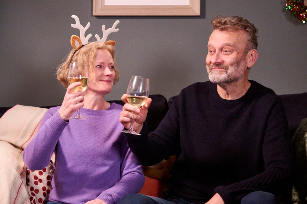 claire skinner as mum, hugh dennis as dad, outnumbered christmas special