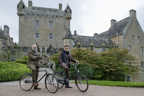 clanlands filming at cawdor castle with sam heughan and graham mctavish