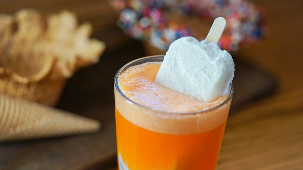 Food, Drink, Non-alcoholic beverage, Floats, Ingredient, Bombardino, Beer cocktail, Juice, Cuisine, Apple cider, 