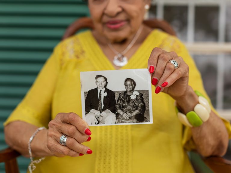 clarice freeman holding a photo of her parentsgeorge harry estell and ada mae gray estell