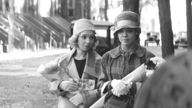 ruth negga y tessa thompson en una escena de la película claroscuro, de rebecca hall,
