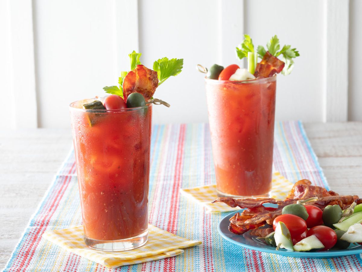 https://hips.hearstapps.com/hmg-prod/images/classic-bloody-mary-recipe-1620857654.jpg?crop=0.8891666666666667xw:1xh;center,top&resize=1200:*