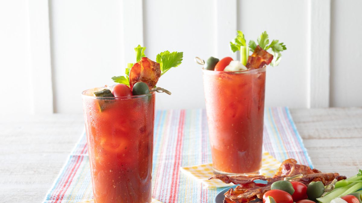 https://hips.hearstapps.com/hmg-prod/images/classic-bloody-mary-recipe-1620857654.jpg?crop=1xw:0.8434864104967198xh;center,top&resize=1200:*
