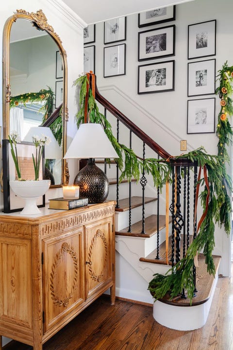 30 Chic Staircase Christmas Decorations - Diy Holiday Stair Decor