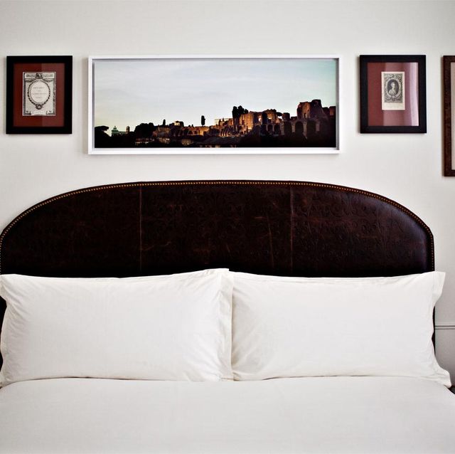 Room, Lighting, Brown, Interior design, Wall, Property, Textile, Bed, Bedding, Linens, 