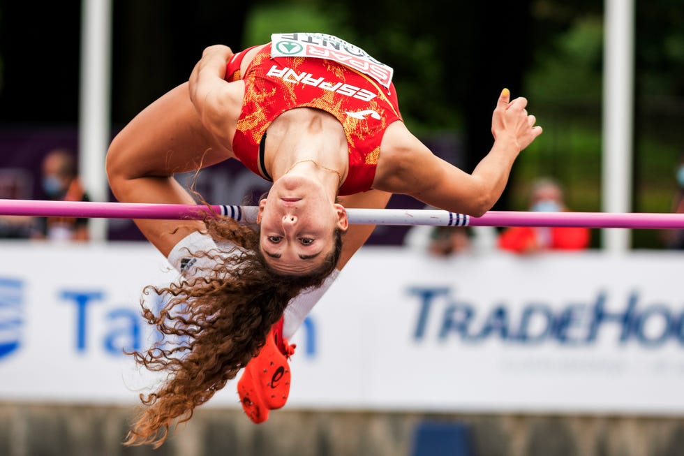 claudia conte ejecuta el salto de altura en el europeo sub 23 de tallin