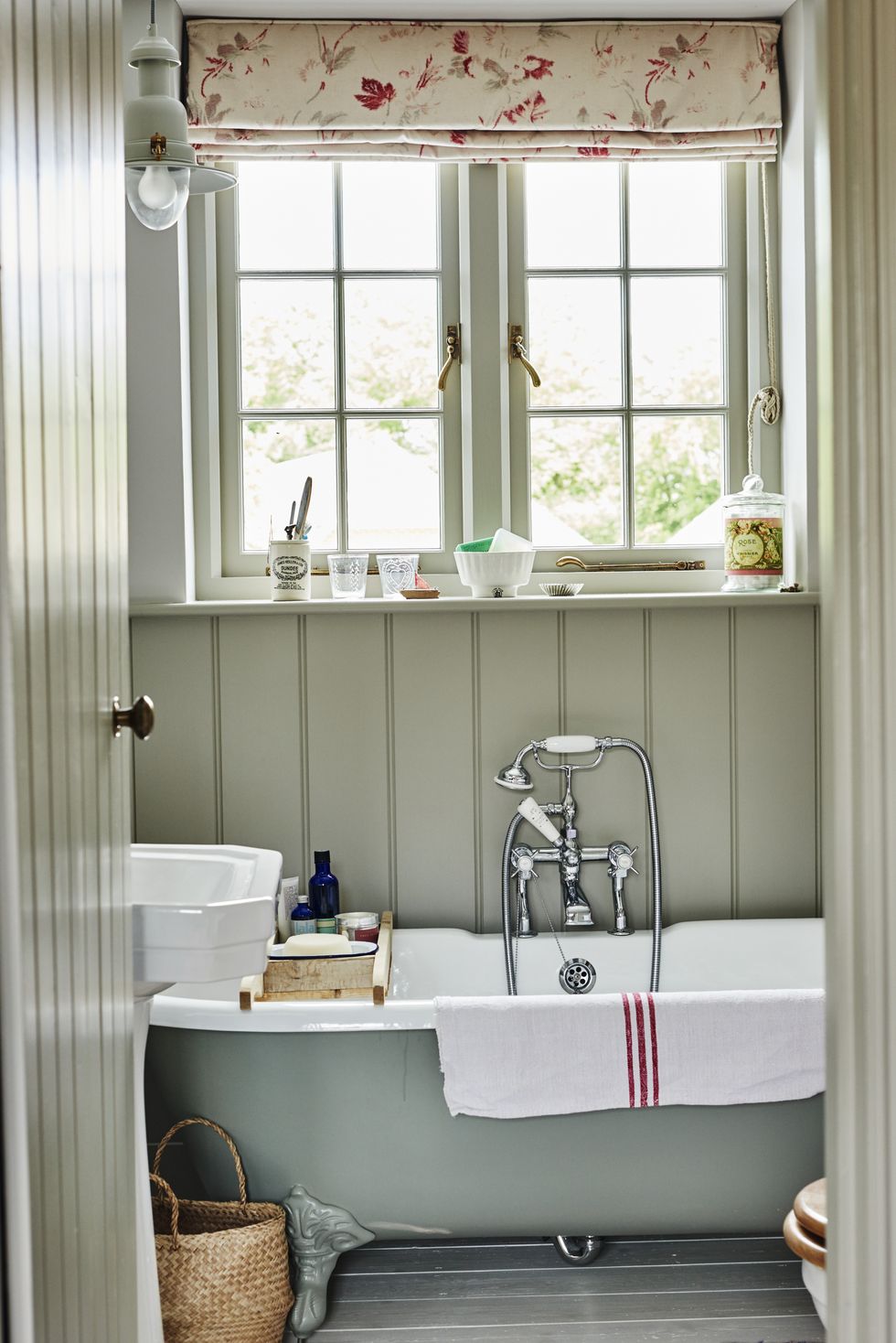 30 Best Clawfoot Tub Ideas for Your Bathroom - Decorating with Clawfoot ...