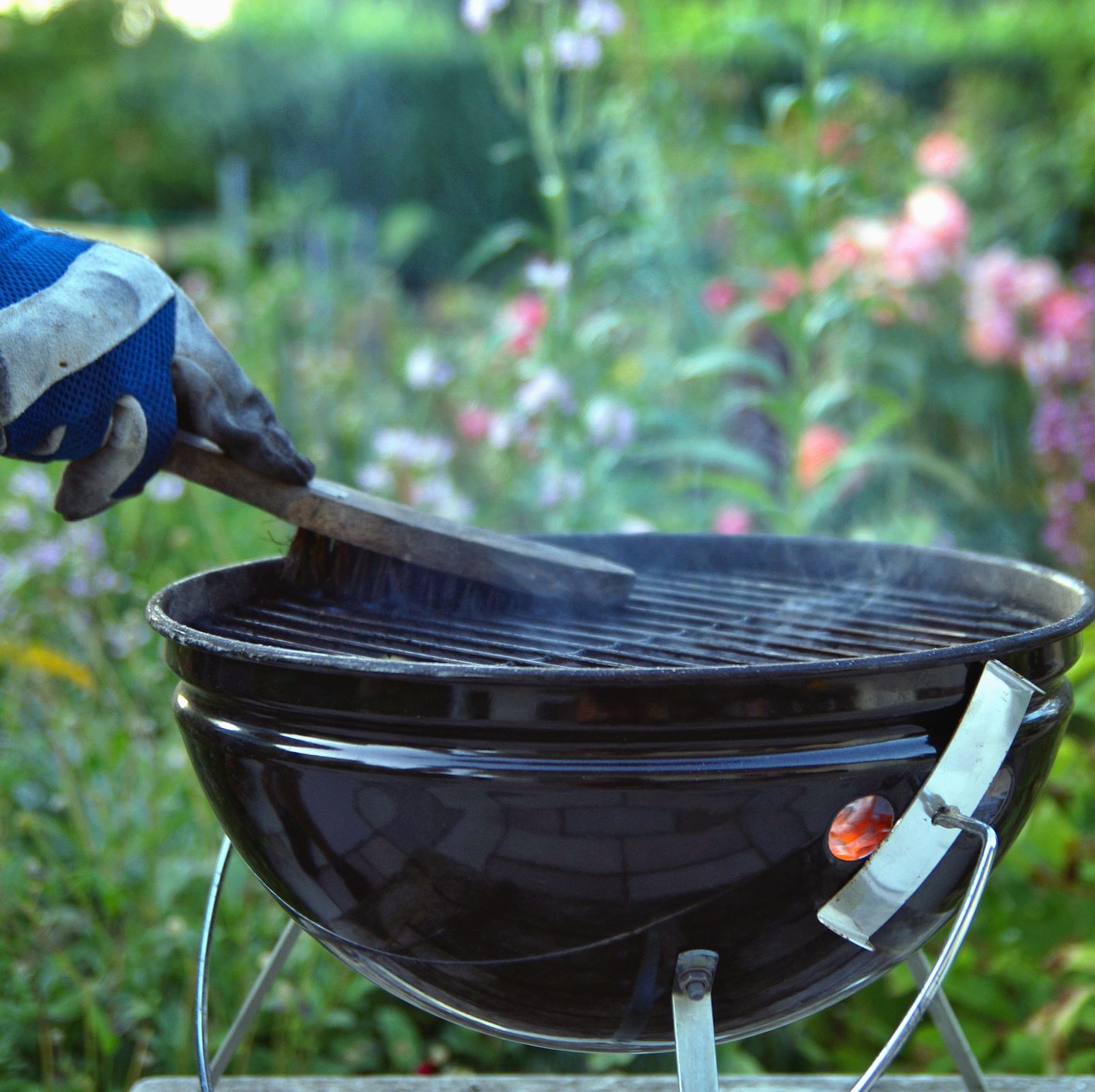 How To Clean A Barbecue - 12 BBQ Cleaner Hacks