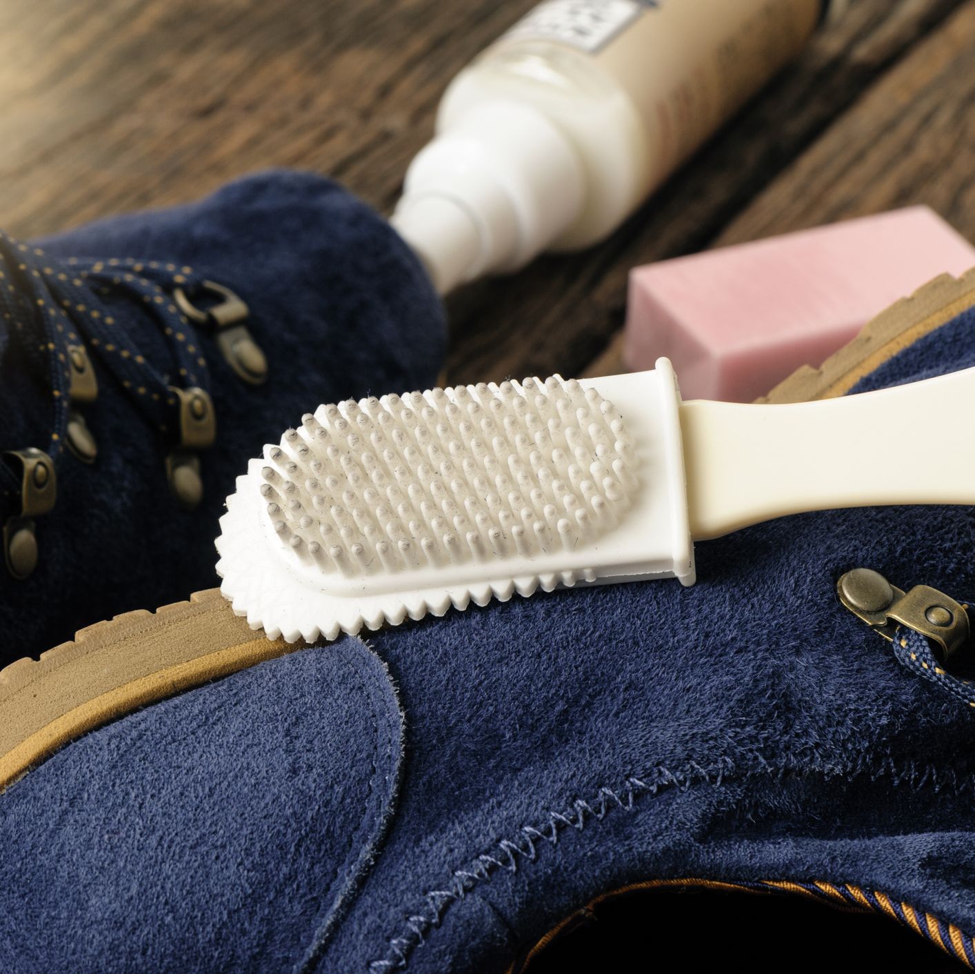 How to clean suede shoes