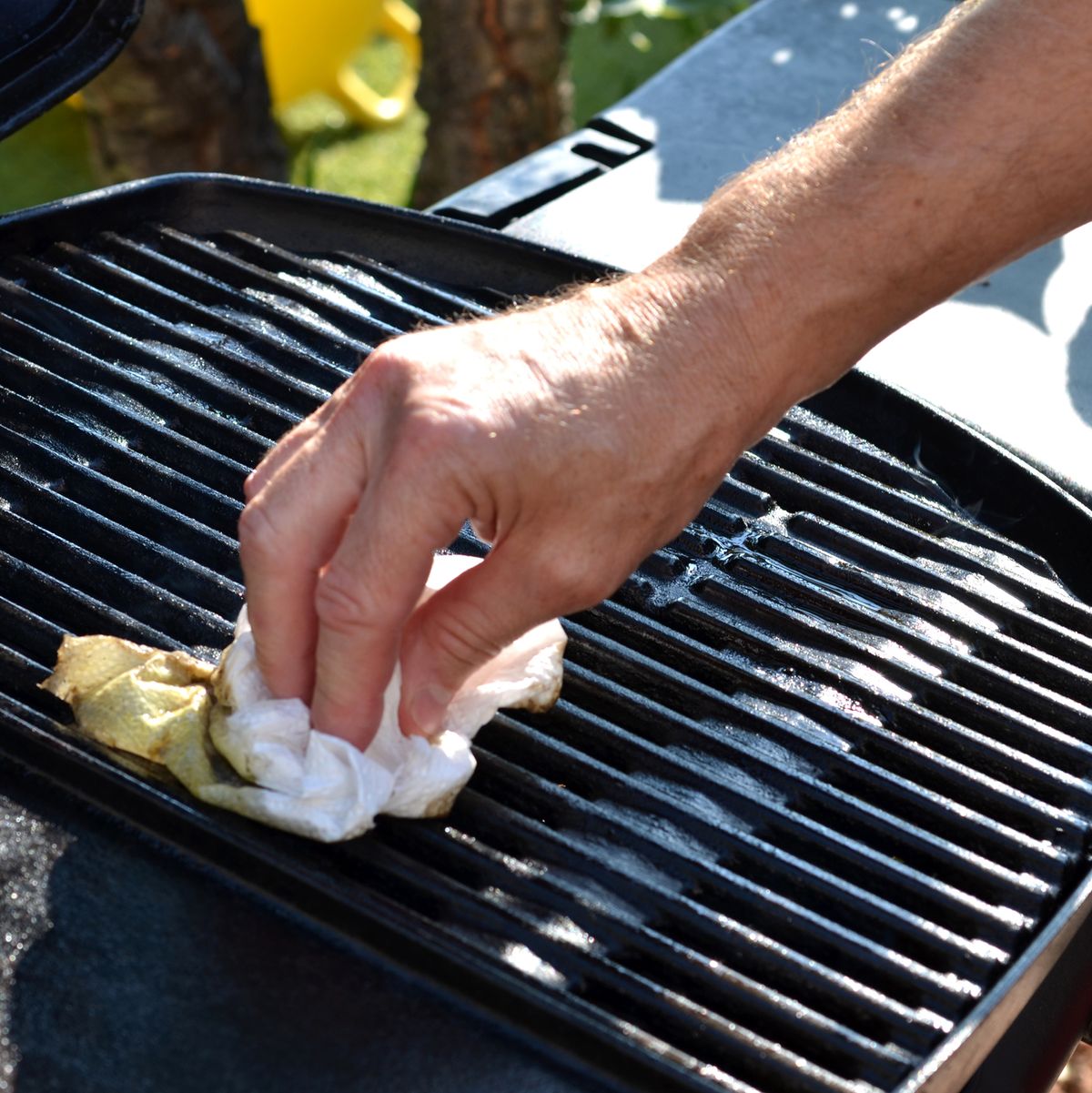 How to Clean a Grill | BBQ Cleaning Guide