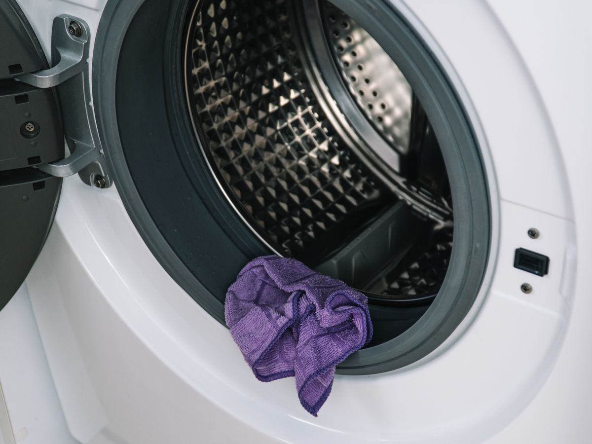 How to Clean a Washing Machine Completely