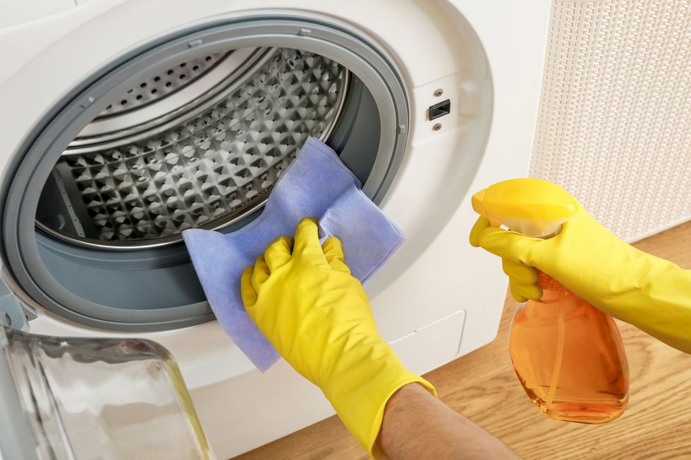 cleaning washing machine after using