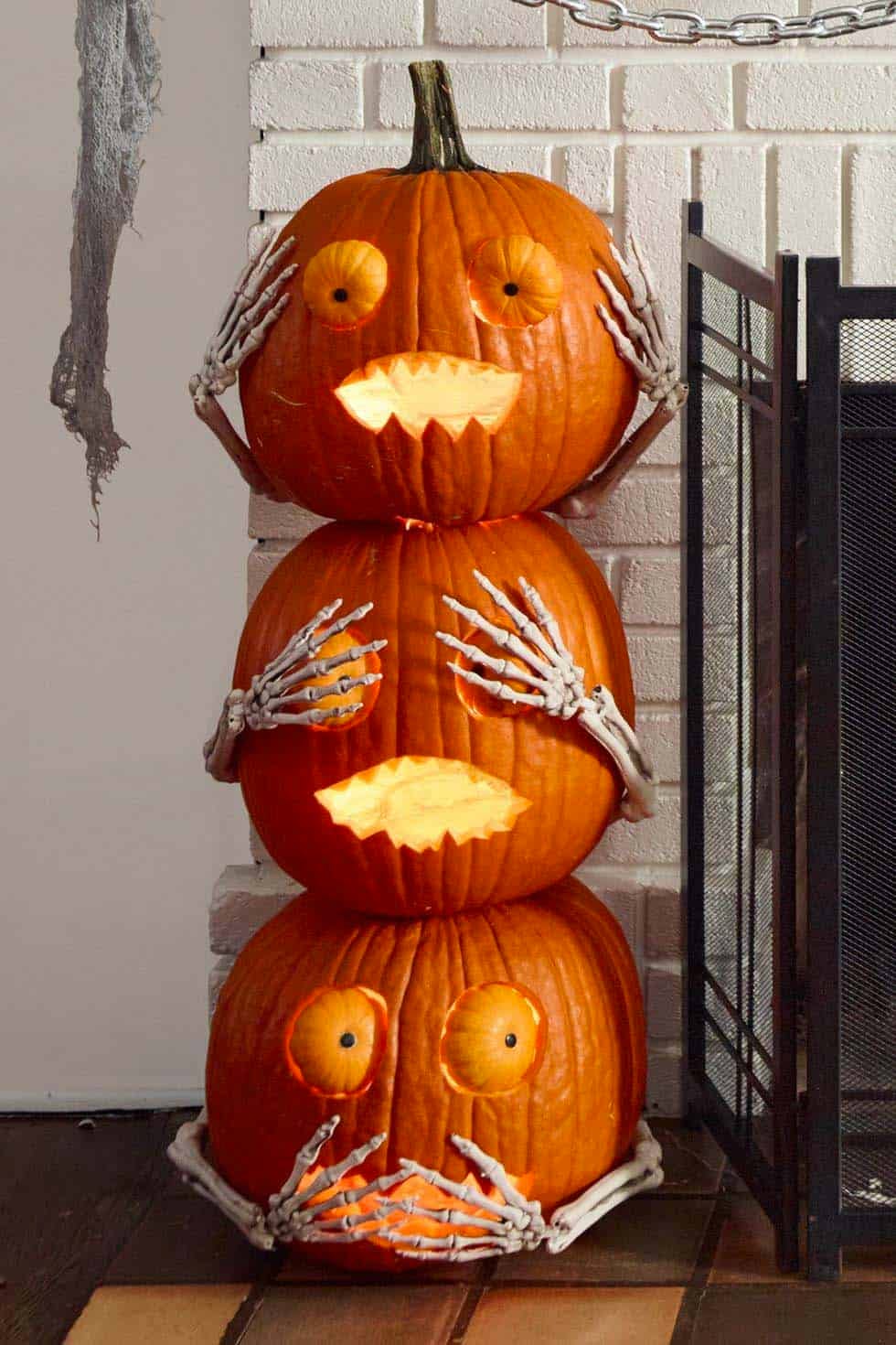 10-fun-outdoor-halloween-decoration-ideas-for-2024-homebody-hall