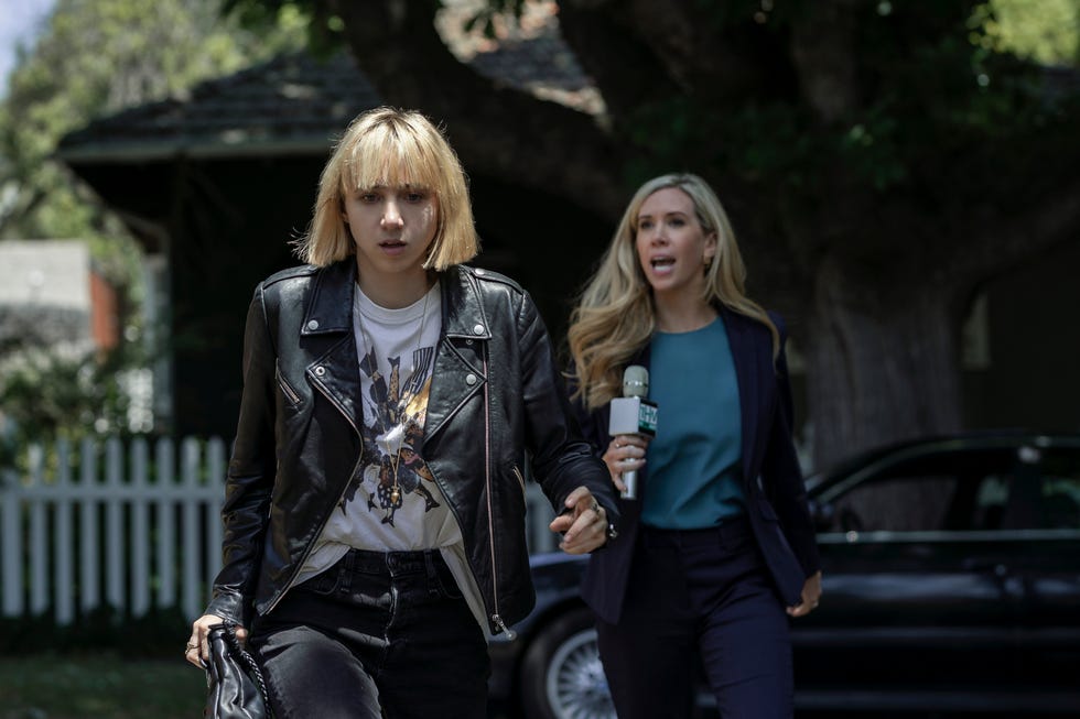 clickbait l to r zoe kazan as pia brewer and kate lister as jeannine murphy in episode 103 of clickbait cr ben kingnetflix © 2021