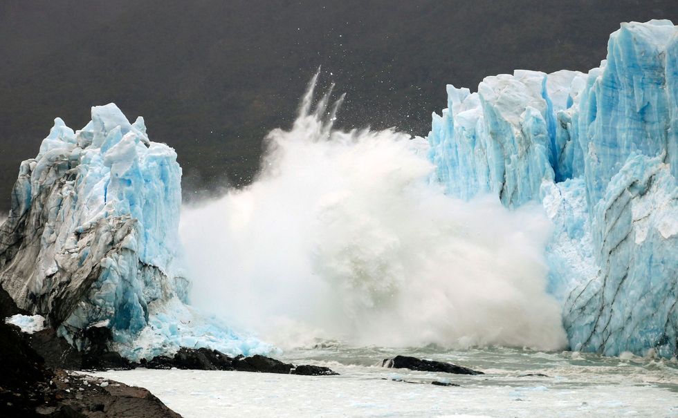 Iceberg, Polar ice cap, Glacier, Ice, Glacial landform, Sea ice, Glacial lake, Ice cap, Ocean, Wave, 