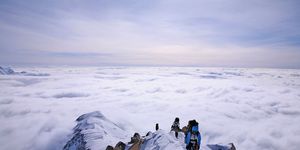 Bergbeklimmers bestijgen de Mount Denali in Alaska de hoogste berg van NoordAmerika