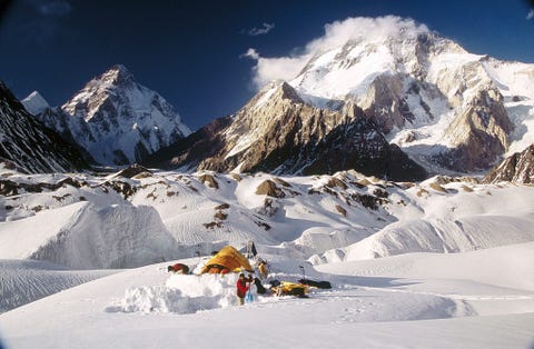 Een Pools team onder leiding van veteraan en Ice Warrior Krzysztof Wielicki maakte op 5 maart 2013 de eerste winterbeklimming van Broad Peak Vier klimmers haalden de top Maciej Berbeka Adam Bielecki Artur Maek en Tomasz Kowalski Dit was Berbekas derde winterbeklimming van een achtduizender en Bieleckis tweede De expeditie liep tragisch af en zorgde voor controverse toen Berbeka en Kowalski tijdens de afdaling overleden