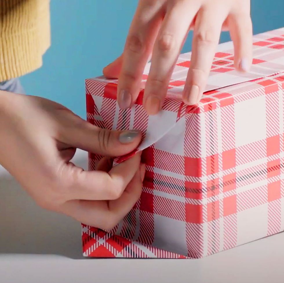 How to Wrap a Gift - Best Techniques for Wrapping Presents