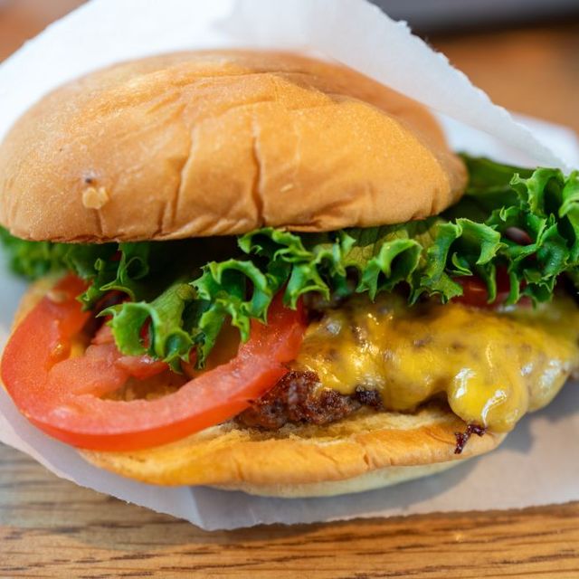 shake shack cheeseburger