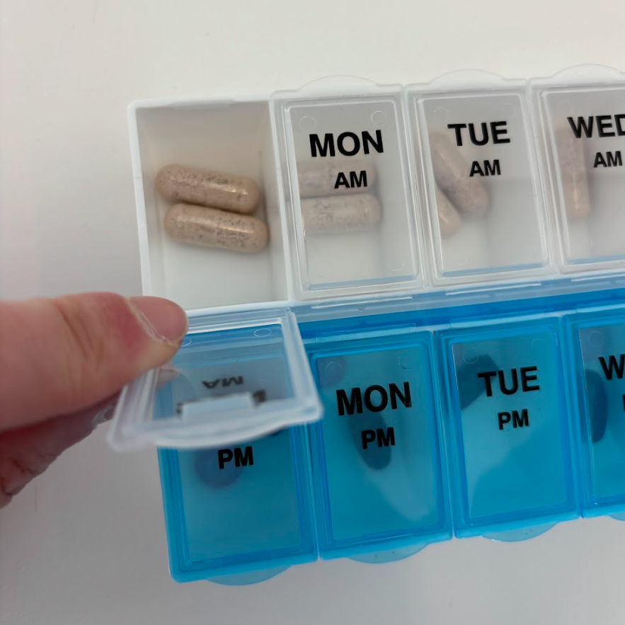 Amazon Basic Care 7 Day AM/PM Pill Organizer Close Up amazon basic care 7 day am pm pill organizer close up