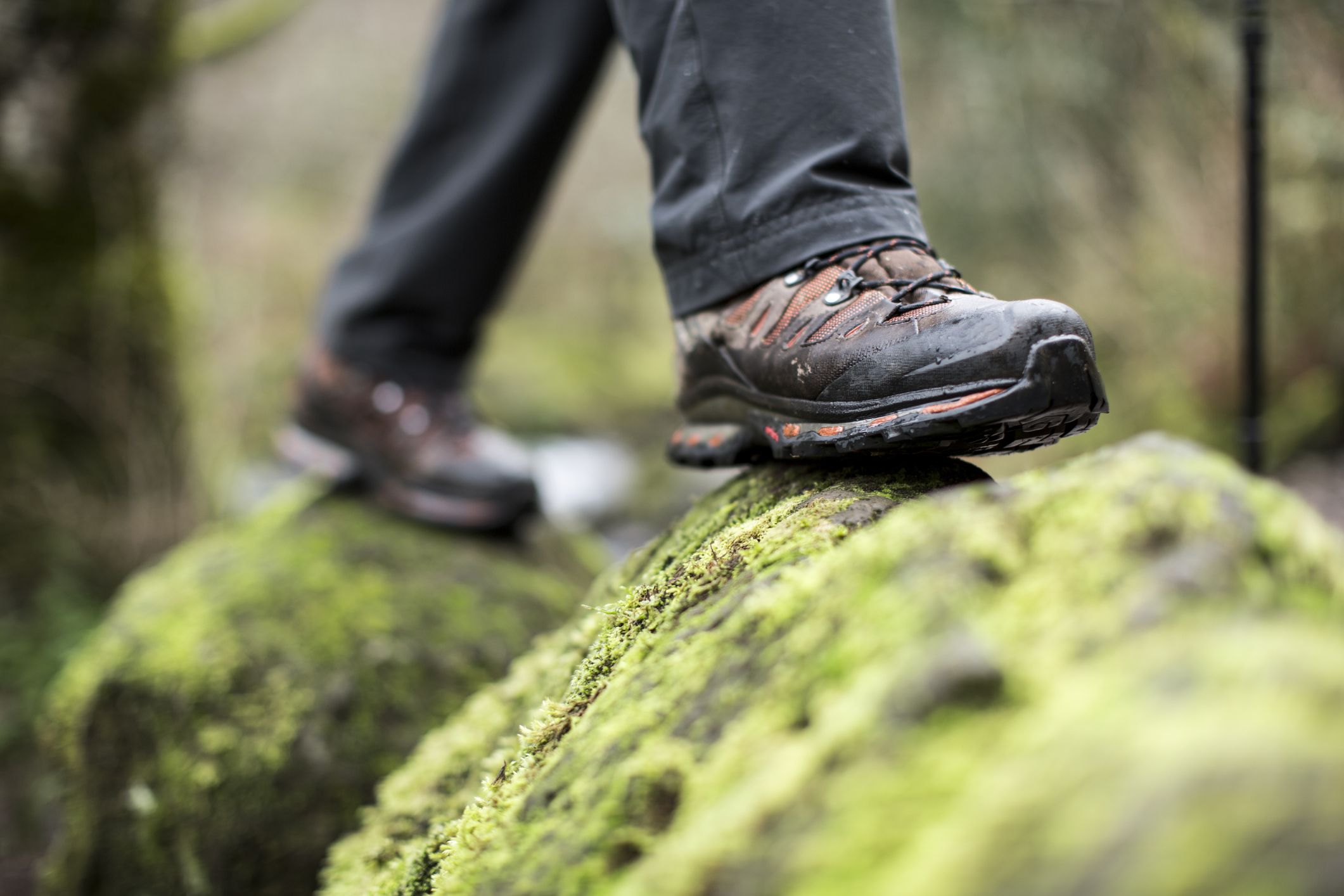 Zapatillas para hacer senderismo hombre  Elige un buen calzado para  practicar ejercicio en la montaña
