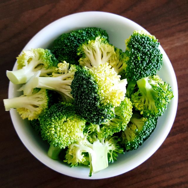 closeup of broccoli in bowl