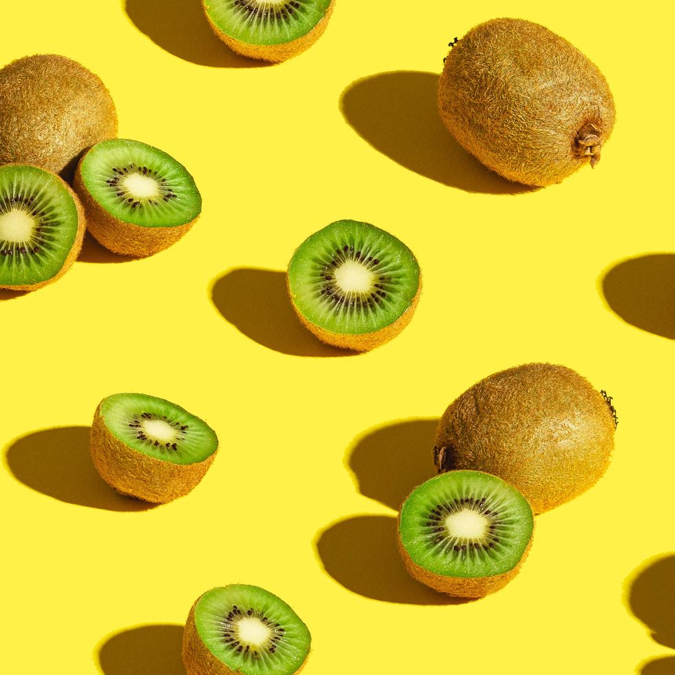 kiwi, 30 alimentos ricos en vitamina c que incluir en tu dieta
