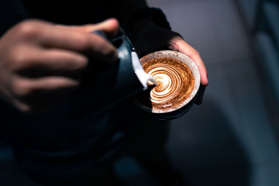 【吃貨長知識】什麼是平白咖啡？google動畫介紹緣起於澳洲的flat white「馥列白」！