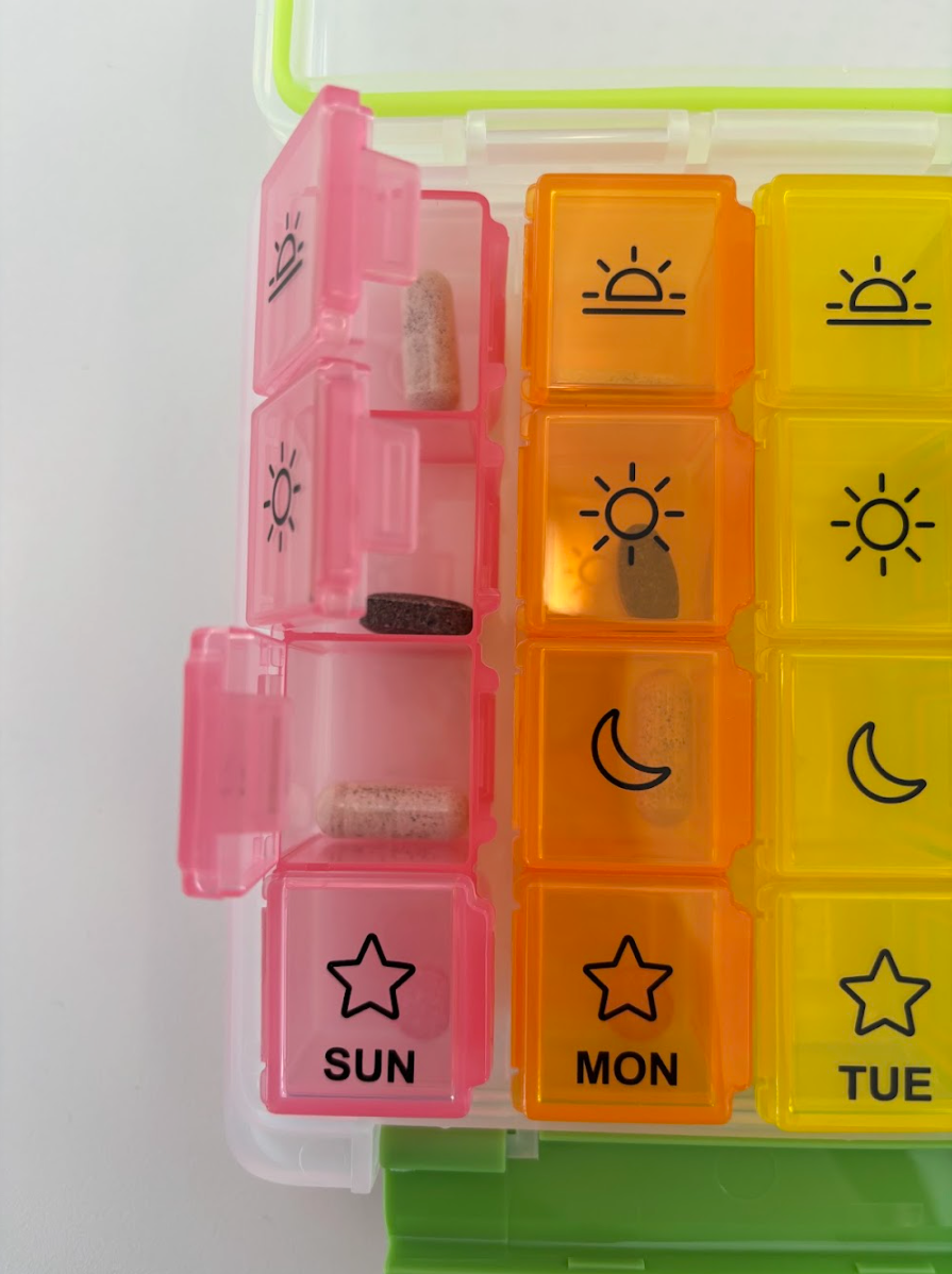 auvon imedassist moisture proof weekly pill organizer close up photo