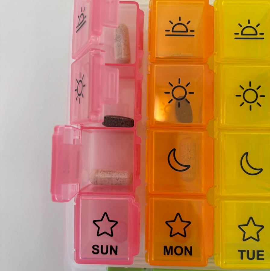 AUVON iMedassist Moisture Proof Weekly Pill Organizer auvon imedassist moisture proof weekly pill organizer close up photo