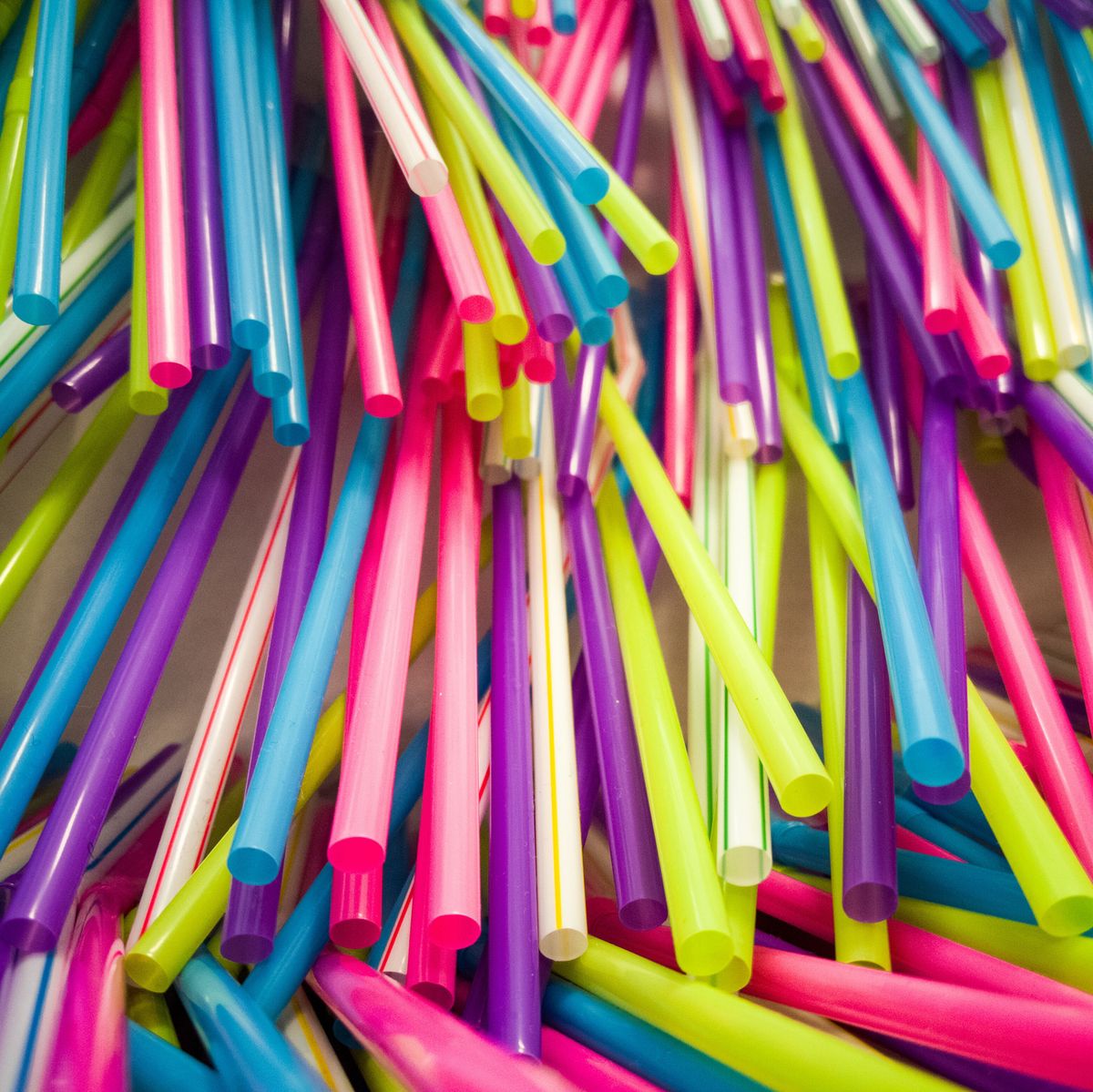 https://hips.hearstapps.com/hmg-prod/images/close-up-of-multi-colored-drinking-straws-royalty-free-image-654742629-1531498119.jpg?crop=0.73848xw:1xh;center,top&resize=1200:*