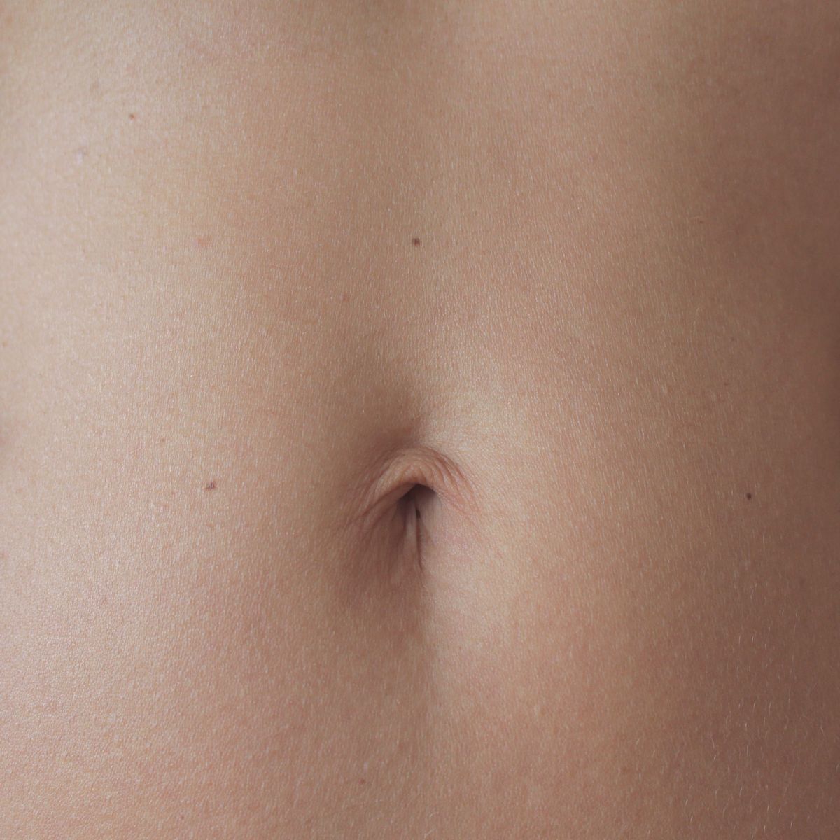 Ladies with deep belly buttons!