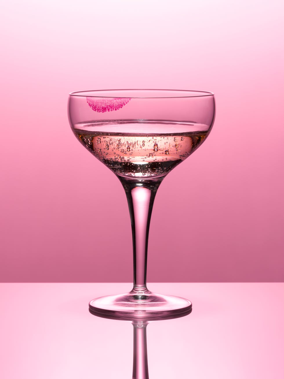 8 foods that cause inflammation   cocktail champagne alcohol